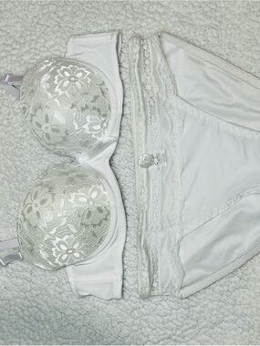 Mamia White Lace Push-Up Bra & Bikini Brief Set